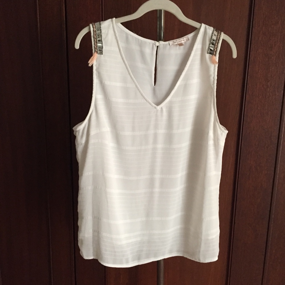Sleeveless top w beaded shoulder XL